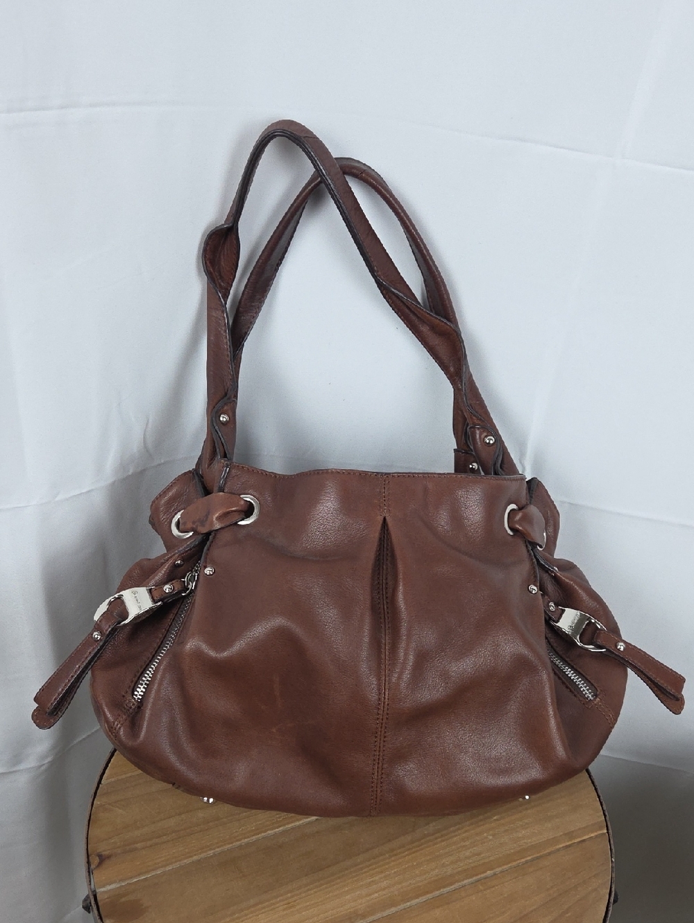 B Makowsky Purse..Classic Brown Leather Shoulder Bag - Extremely Gently Used .
